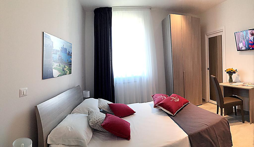 Quattro Stelle Al Porto Guest House Civitavecchia Extérieur photo